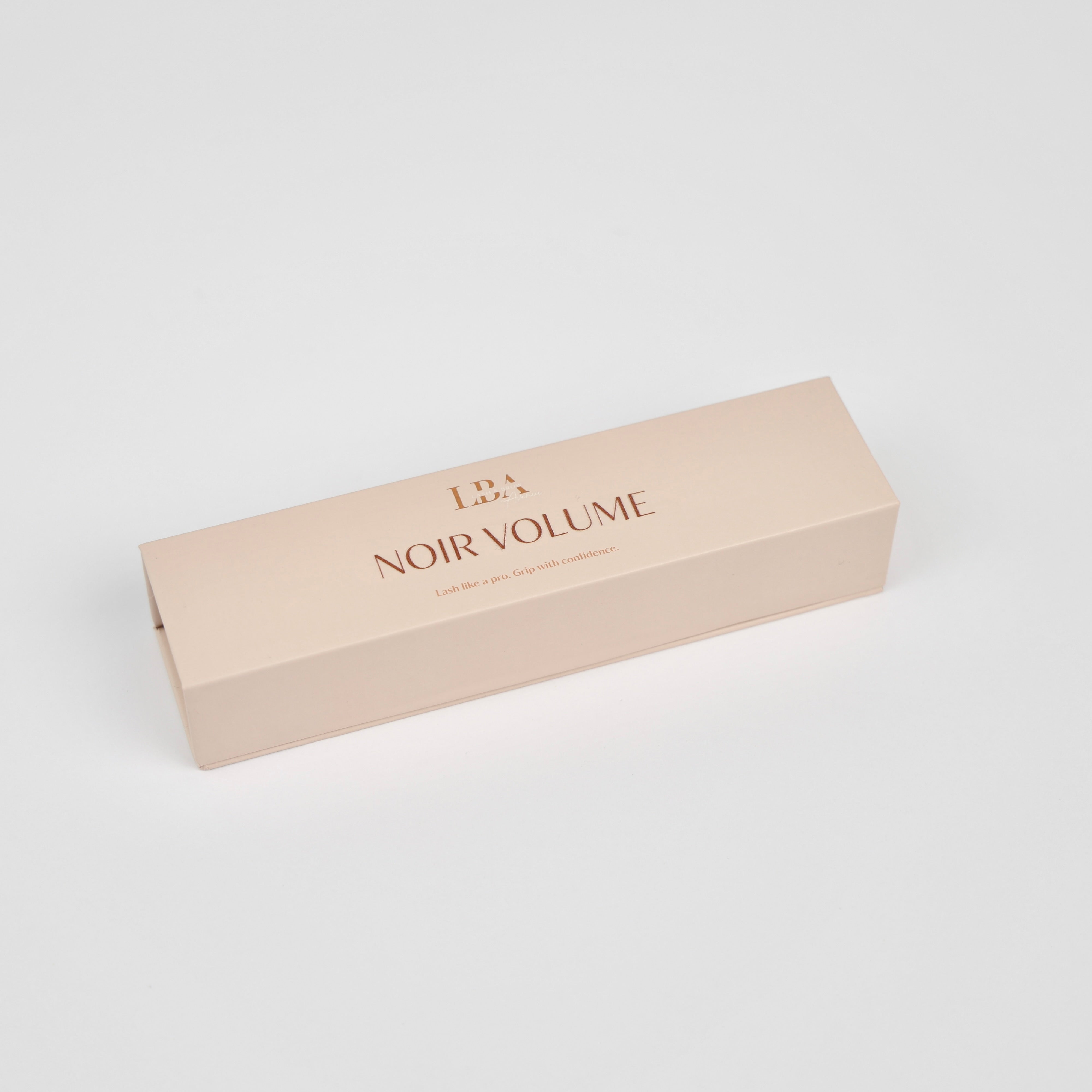Noir Volume Tweezer
