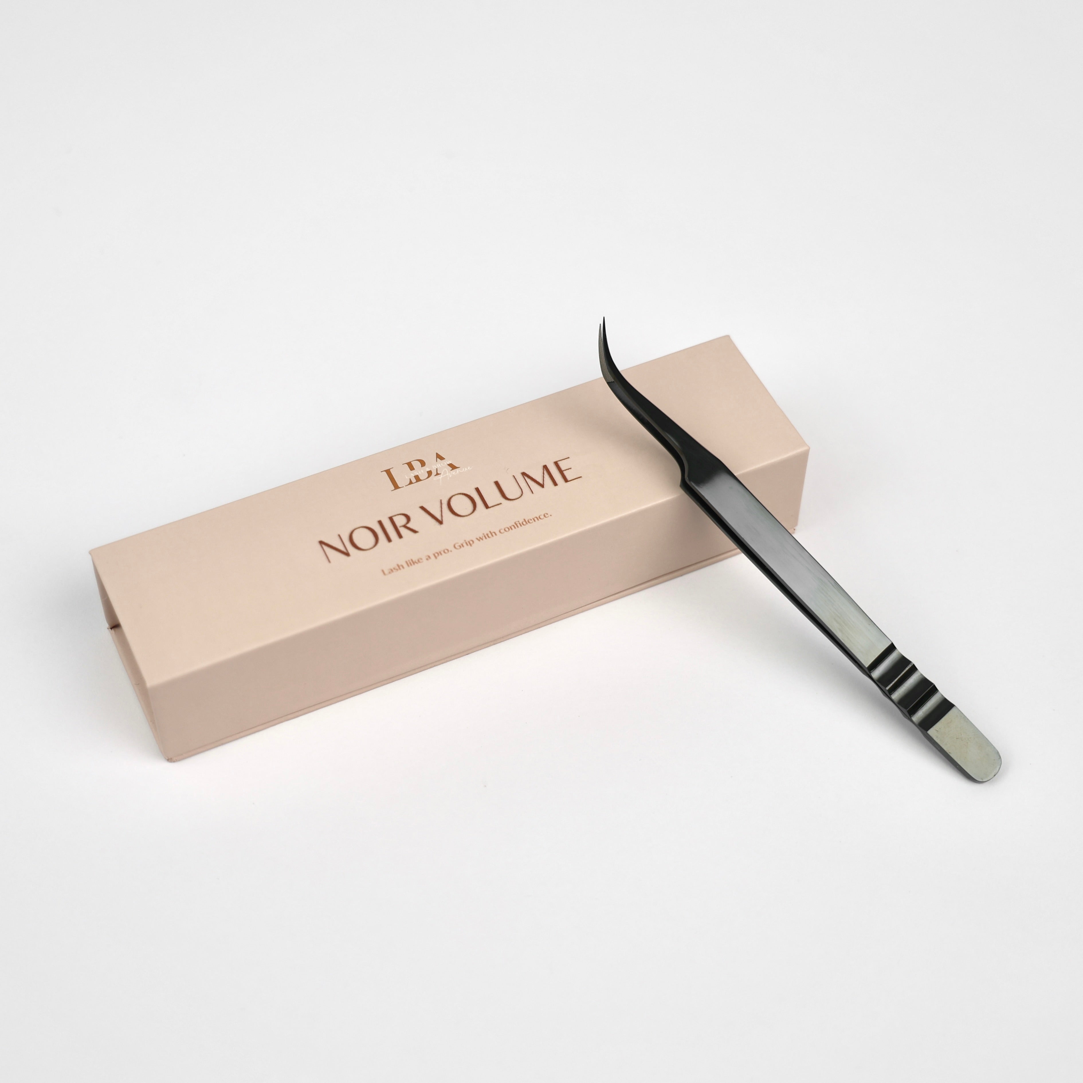 Noir Volume Tweezer