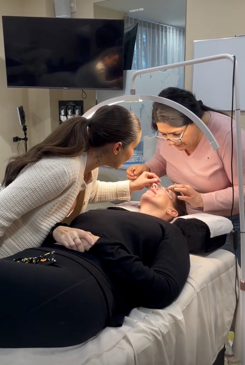 Classic and Volume Eyelash Extensions Course